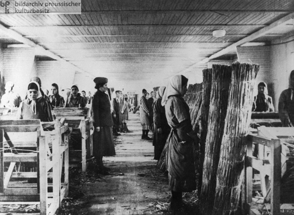 Roma and Sinti Women Weave Reed Mats in the Ravensbrück Concentration Camp (1941)